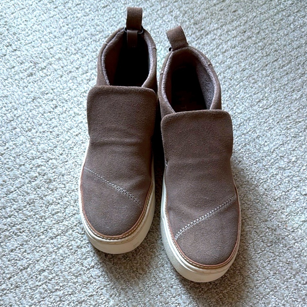 Tom’s Mid-Rise Suede Shoes
